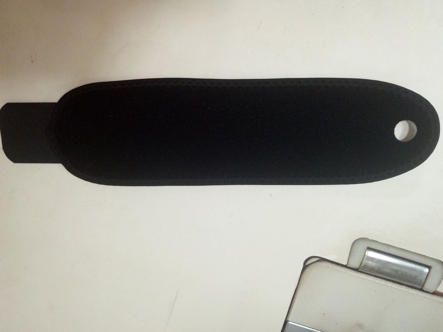 Breathable wrap wrist brace